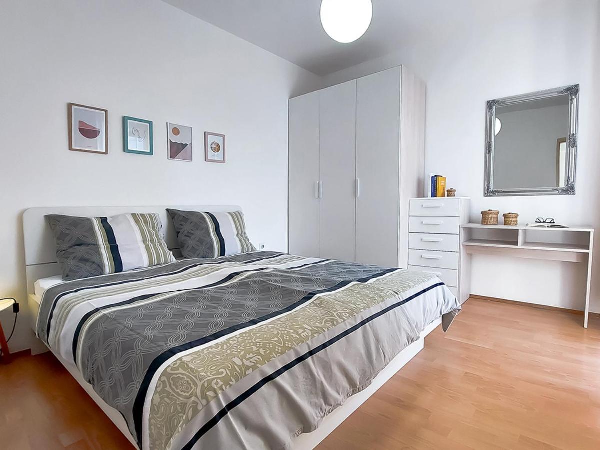 Apartments Tena With Private Parking 普拉 外观 照片