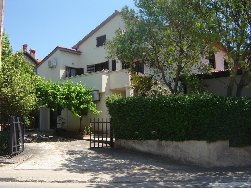 Apartments Tena With Private Parking 普拉 外观 照片